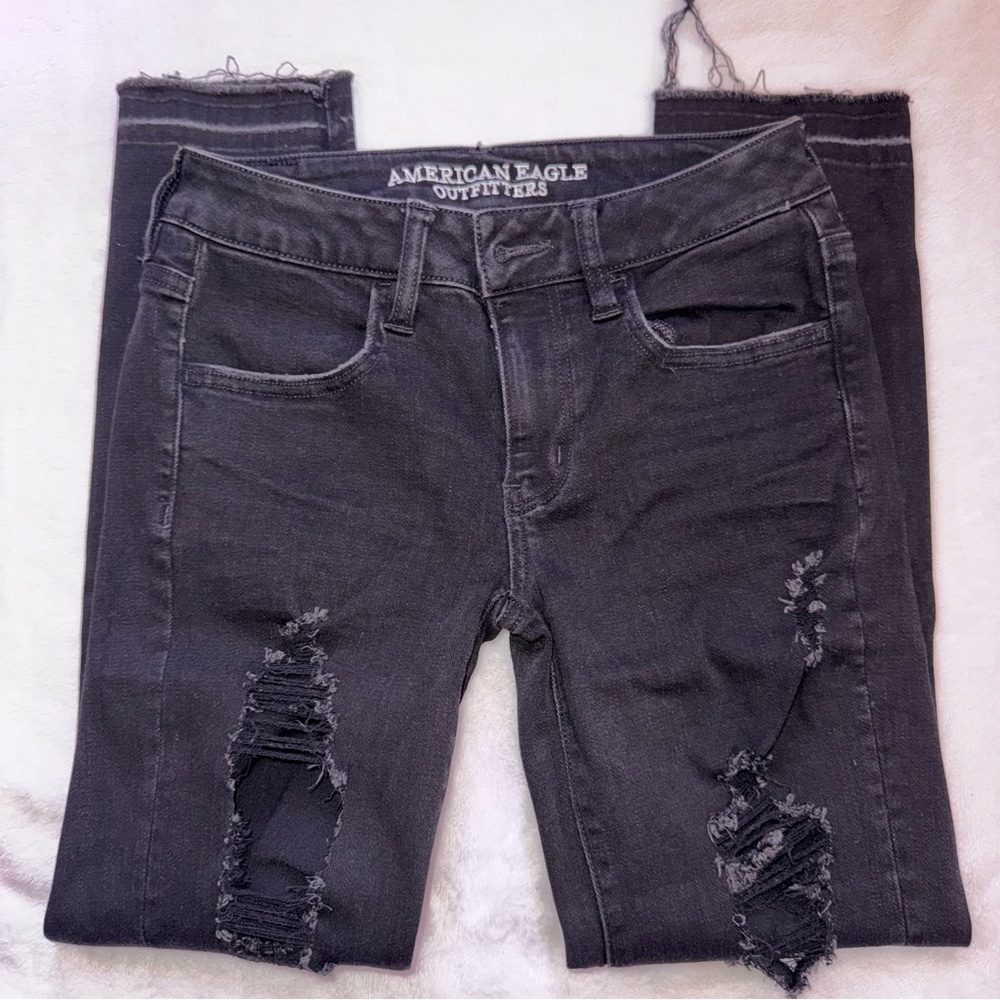American Eagle Outfitters Black Distressed cropped jeggings size 2